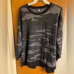 Men’s 2X camouflage fleece lined sweatshirt by Old Navy, EUC